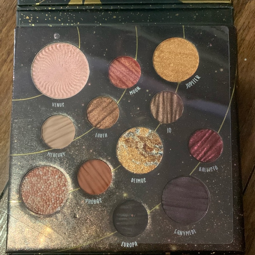 Ditto Venus eyeshadow palette